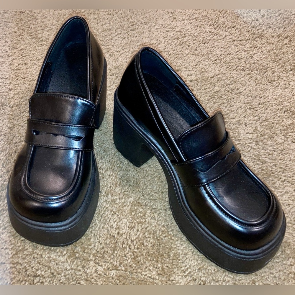 SHEIN Women Loafers, Chunky Heeled Elegant Flatform Shoes (Black)